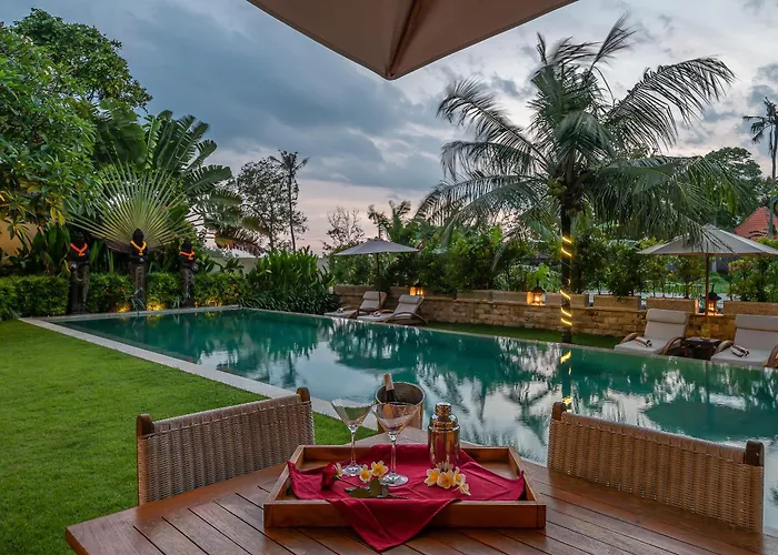 Luxury 5br - Pool, Jacuzzi, Walk & Cook Included チャングー