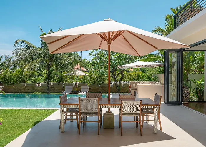 ヴィラ Luxury 5br - Pool, Jacuzzi, Walk & Cook Included チャングー