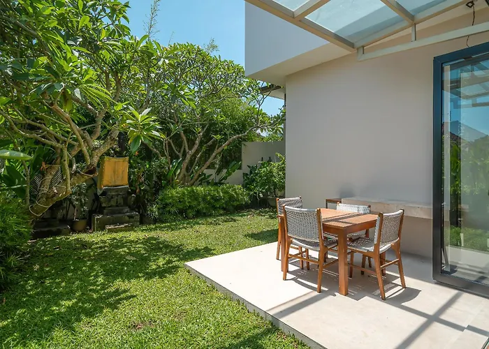 Luxury 5br - Pool, Jacuzzi, Walk & Cook Included