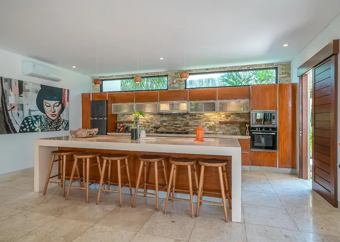ヴィラ Luxury 5br - Pool, Jacuzzi, Walk & Cook Included チャングー