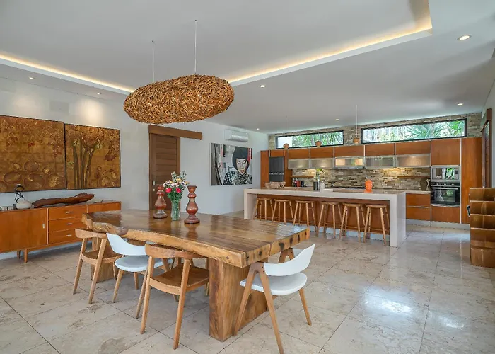 Luxury 5br - Pool, Jacuzzi, Walk & Cook Included ヴィラ